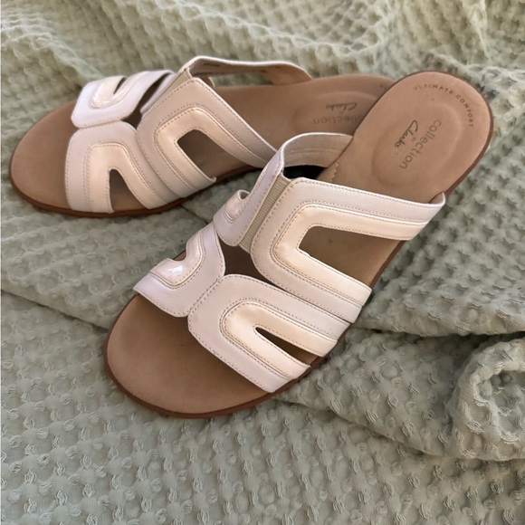 Clarks Women's Cream Sandals - Picture 2 of 4